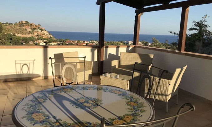 Calalunga-Pietragrande Villa | Villa Gio & Mar. Independent penthouse.