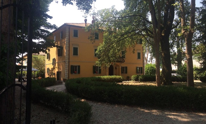 San Giorgio di Piano Villa | Villa Gioia immersed in the quiet countryside of Bologna