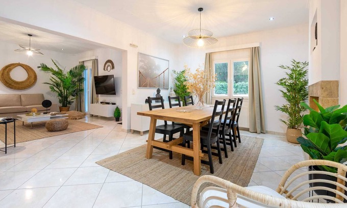 Spartylas Villa | Villa Grande Casa with Pool, Villa Grande Casa with Swimming Pool