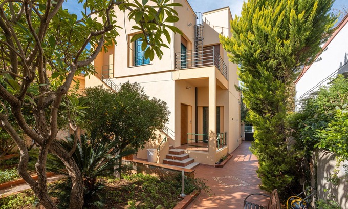 Mondello Villa | Villa 'Graziella' with Wi-Fi and Air Conditioning