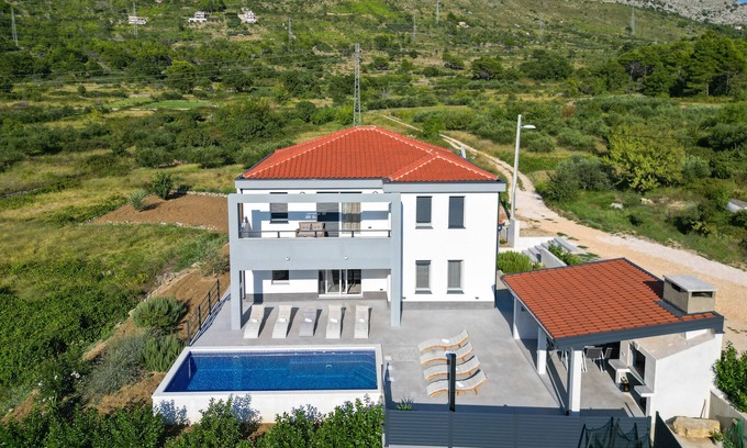 Srinjine Villa | Villa Green Valey