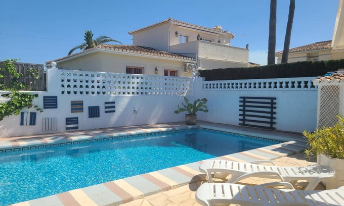 Els Poblets Ski Chalet | Villa Hana in Els Poblets