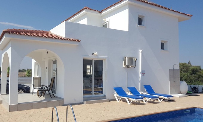 Ayia Thekla Villa | Villa Hara, SeaViews, Pool,WIFI, 2min to Water Park 5min to Ayia Napa