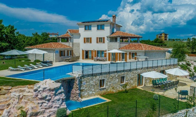 Nova Vas Villa | Villa Harlequin - Six Bedroom Villa, Sleeps 14