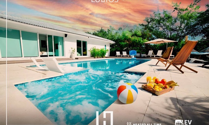 Cutler Bay House | Villa heated-Luxury Oasis: Pool, Cabanas & Court