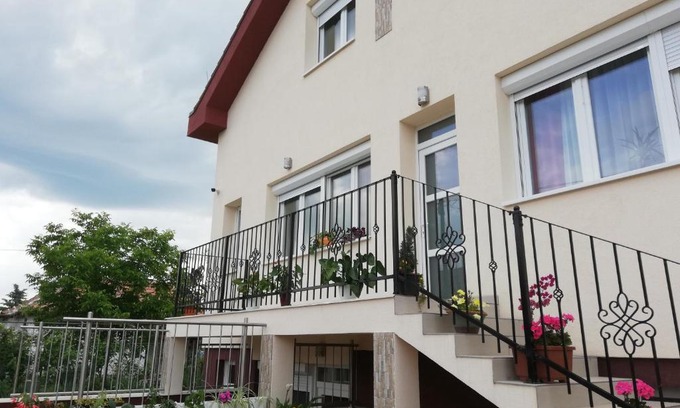 Gardony Bed & Breakfast | Villa Heuréka