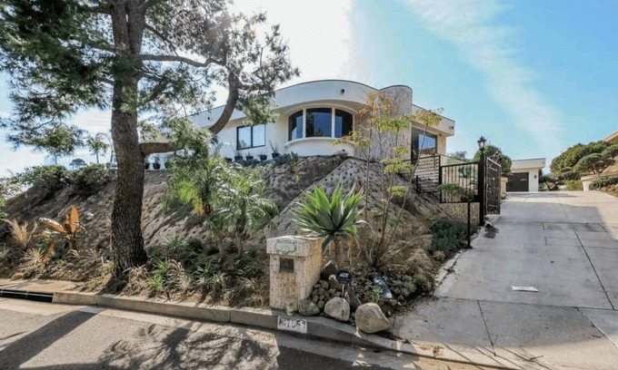 The Flats Villa | Villa Hillside
