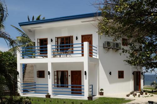 Dauin Hotel | Villa in Blue
