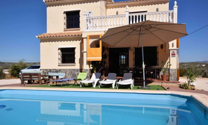 Villanueva del Trabuco Villa | Villa in Villanueva del Trabuco with Jacuzzi
