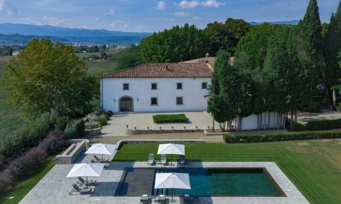 Reggello Villa | Villa in Florence with 9 bedrooms sleeps 18