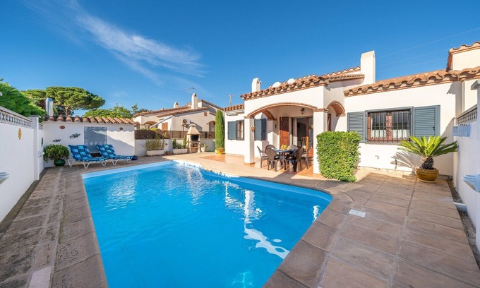 L'Escala Villa | Villa in L’Escala with Private Pool