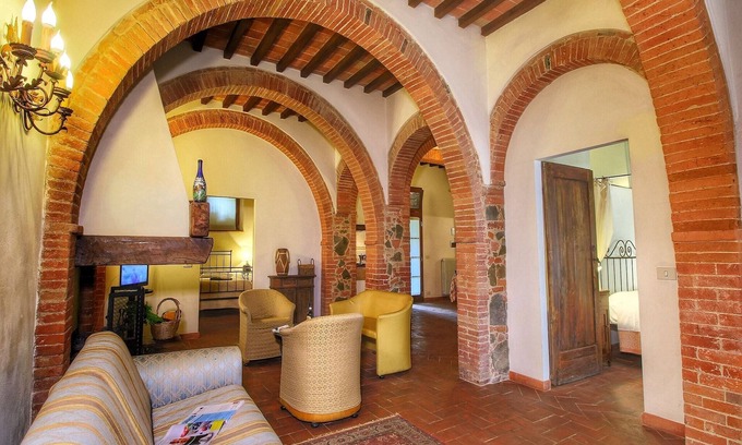 Sinalunga Villa | Villa in Sinalunga with Pool & Tennis Court