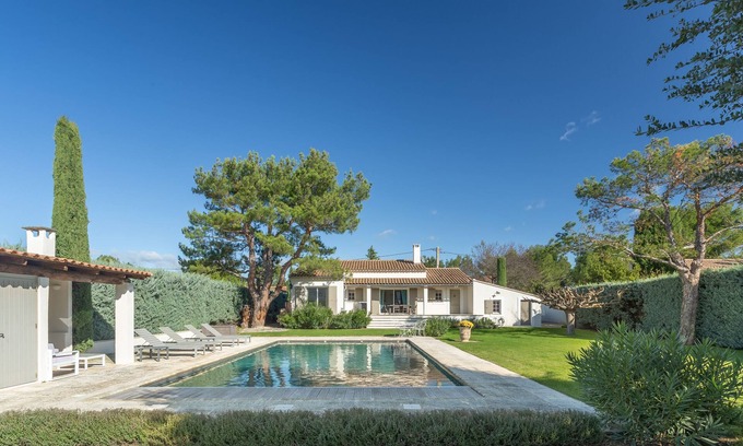 Cabrieres-d'Avignon Villa | Villa in the heart of the Luberon near Gordes private pool (sleeps 8)