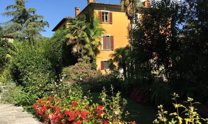 Querceta Apartment | VILLA IN TUSCANY BETWEEN SEA, MOUNTAINS, AND ART