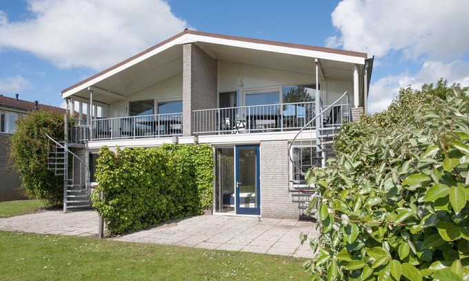 Kamperland House | Villa in Zeeland with Sauna & Beach Access