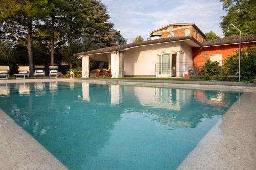 Gralaoni-Pralesi-Cisano Villa | VILLA INFINITY - Regarda Travel