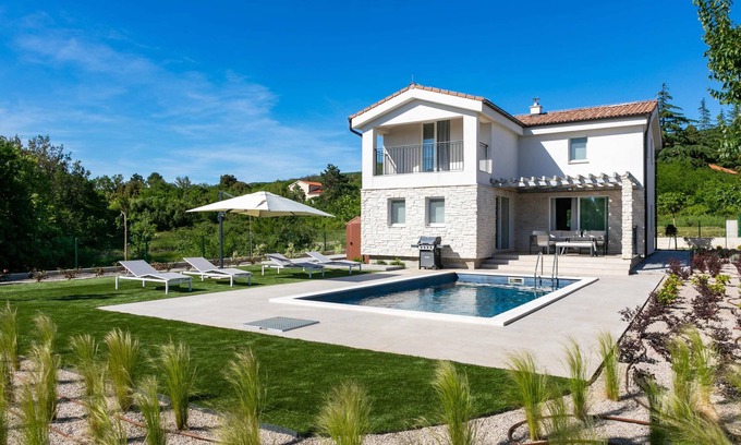 Diminici Villa | Villa Iris Summary: E