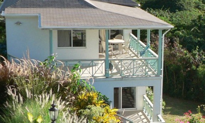 Oualie Bay Villa | Villa Iris above the nicest beach on Nevis
