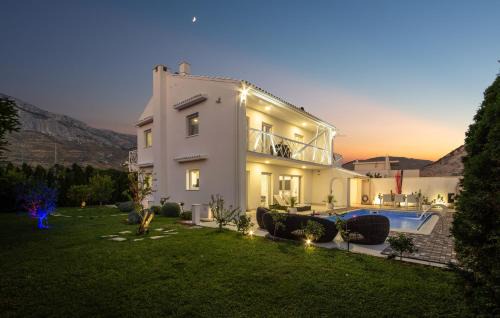Zrnovnica Villa | Villa Irresistible