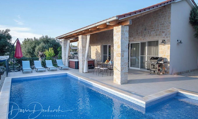 Jakisnica House | Villa Island Villa Adriana in olive garden (V9541-K1) - Jakisnica