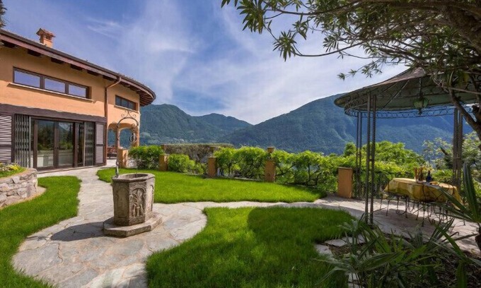 Cressogno Villa | Villa Isola Verde, Valsolda, Italy