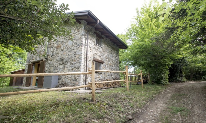 Montegrino Valtravaglia Villa | Villa 'The Nest in the Woods