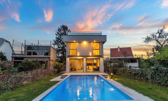 Simmering Villa | Villa Jäger with Pool in Vienna with Private Terrace, Balcony and Wi-Fi