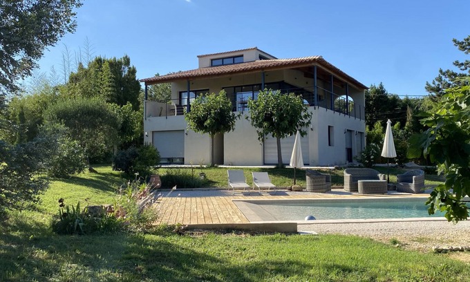 Aubussargues Villa | Villa Japandi with view - en Uzège