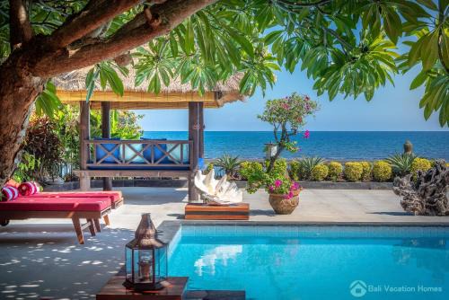 Dencarik Villa | Villa Kamboja - Intimate Luxury Lovina Beach Villa