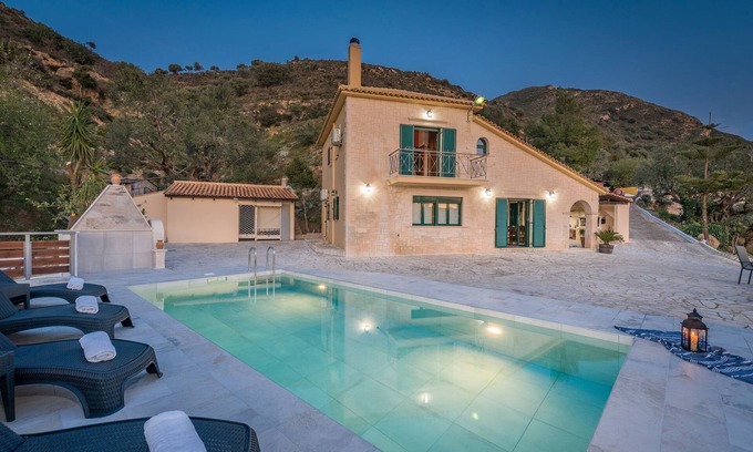 Argassi Villa | Villa Kanalos 4-bedroom villa with private pool