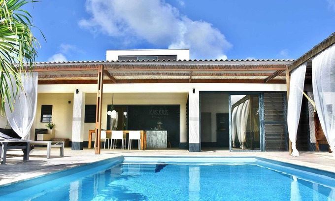 Santa Barbara Villa | Villa Kas Kris with a tropical garden and a private magnesium pool