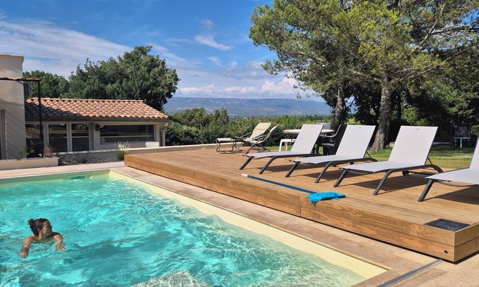 Alleins House | Villa L'Estef with SWIMMING POOL: View, relaxation, games, in the heart of the village!