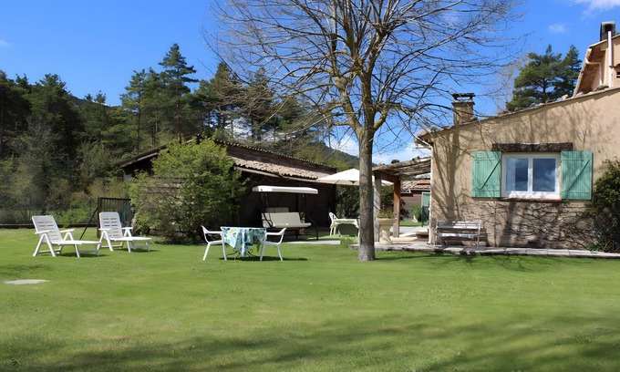 Saint-Auban Villa | Villa 'La Myreclose' with Mountain View, Private Terrace and Wi-Fi