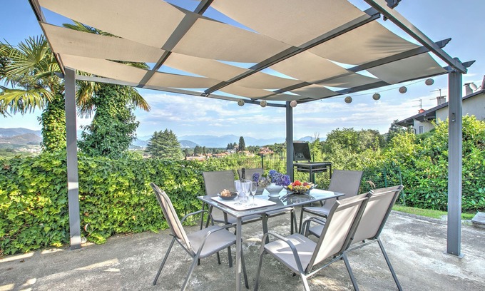 Taino Villa | Villa La Rocca, Taino, Italy