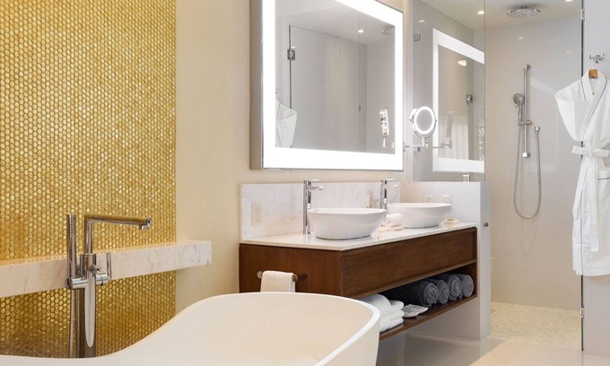 Santa Rosa Apartment | Villa La Valencia - One Bedroom Pool view suite