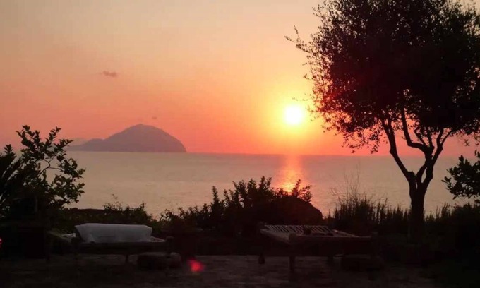 Pollara House | Villa La Vigna, in the bay of Pollara, with swimming pool