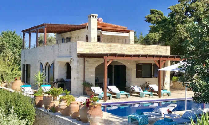 Rethymno House | Villa LaMori in a quiet location with a heatable pool and a beautiful garden
