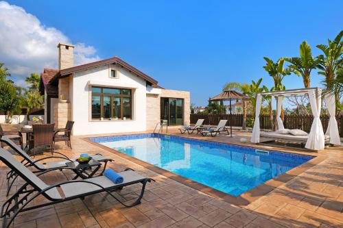 Ayia Thekla Villa | Villa Lara - 3bed Bangalow with Large Pool
