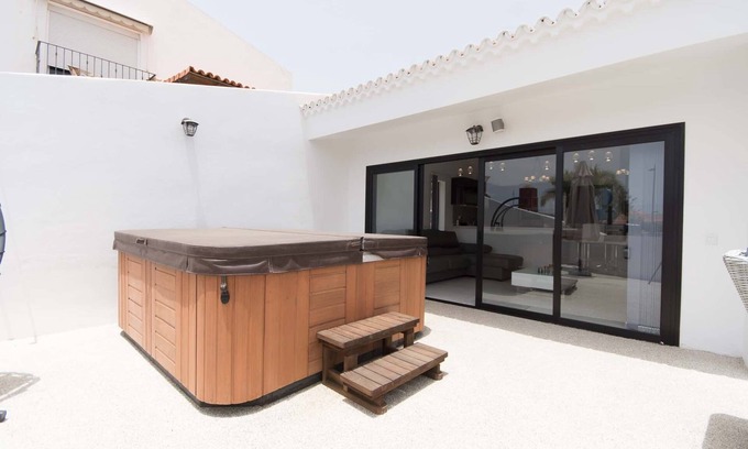 San Eugenio Villa | Villa Las Flores. Stunning 3 Bedroom Villa. Jacuzzi. Central Location.