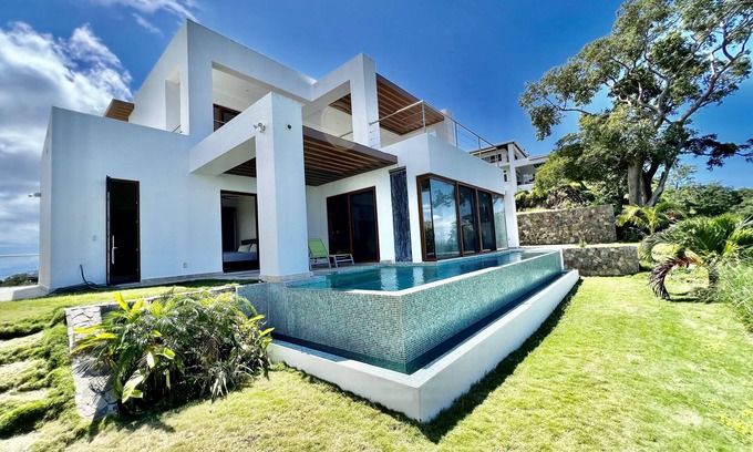 Pristine Bay Villa | Villa Linda Vista @Coral Views, French Harbour
