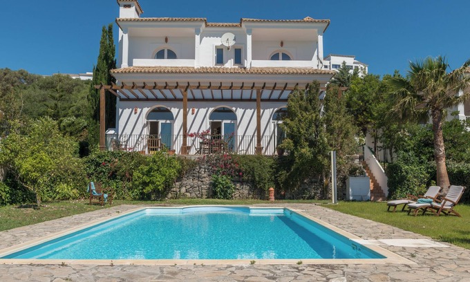 Benalup-Casas Vieja House | Villa Lino with Mountain Views, Pool, Garden and Wi-Fi