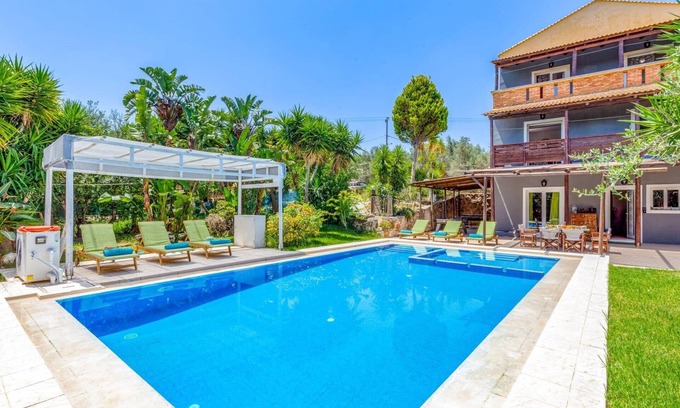 Kato Stalos Villa | Villa Liostasi by Villa Plus