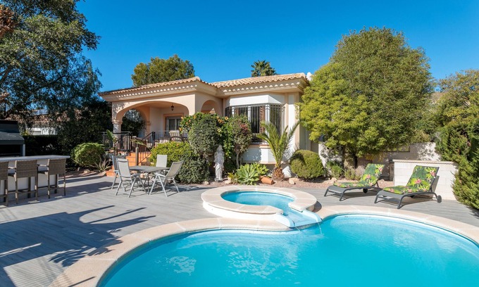 Hoya de los Patos Villa | Villa 'Los Naranjos' with Private Pool, Wi-Fi and Air Conditioning
