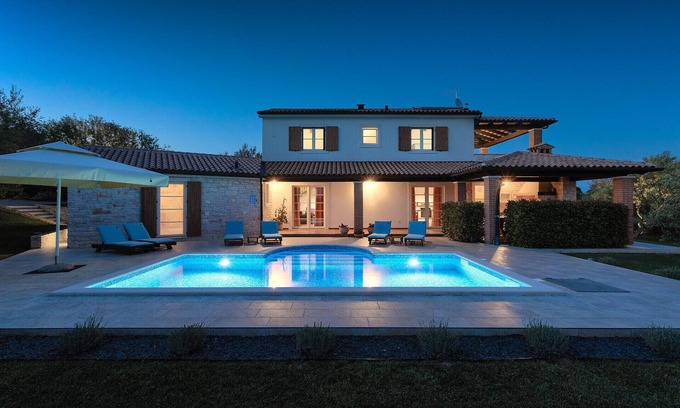 Peruski Villa | Villa Loverka near Pula only 3 km from the beach with sea view