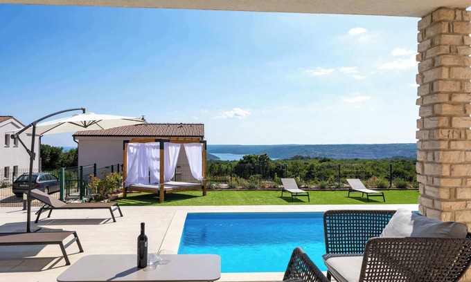 Diminici Villa | Villa Lumina Summary: