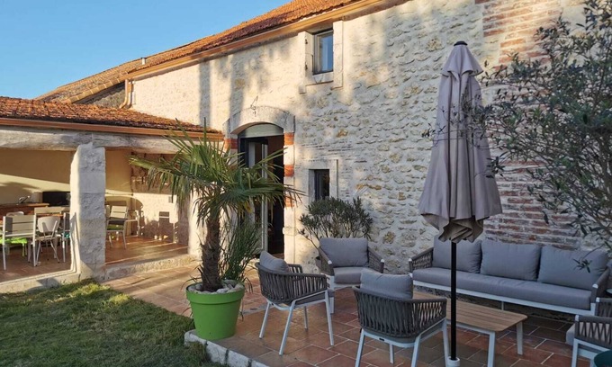 Chaillevette Villa | Villa LUCIE - 15mn from the beach | Heated pool | Summer kitchen