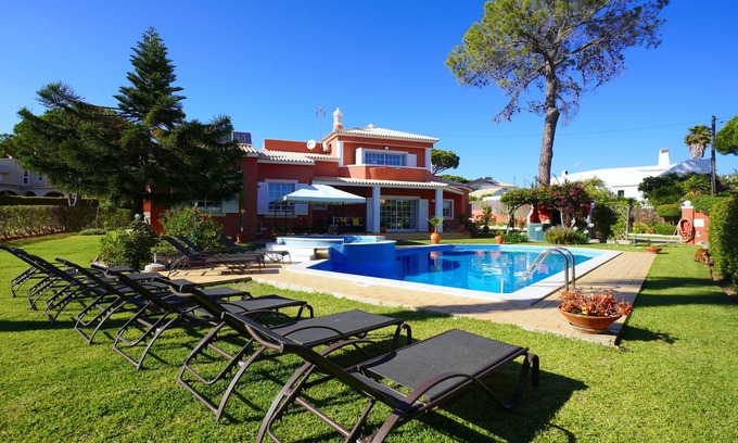 Vilamoura Villa | VILLA LUZ, with 7 bedrooms, 7 WC, swimming pool, beautiful garden, near Golf and beaches