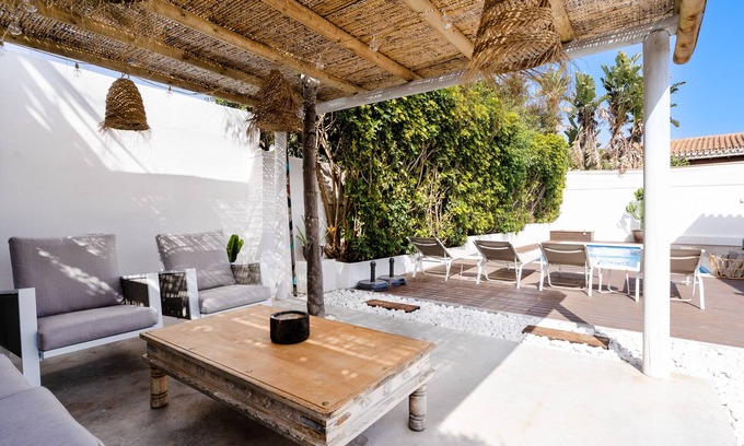 Urbanizacion Costabella Villa | Villa Madrugada - beachside villa in Costabella