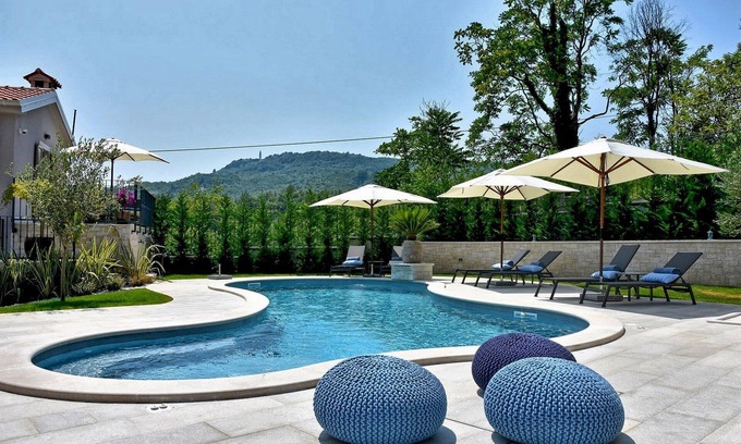 Pican Villa | Villa Magica with Pool