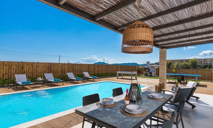 Khartata Villa | Villa Maira Rose by Villa Plus